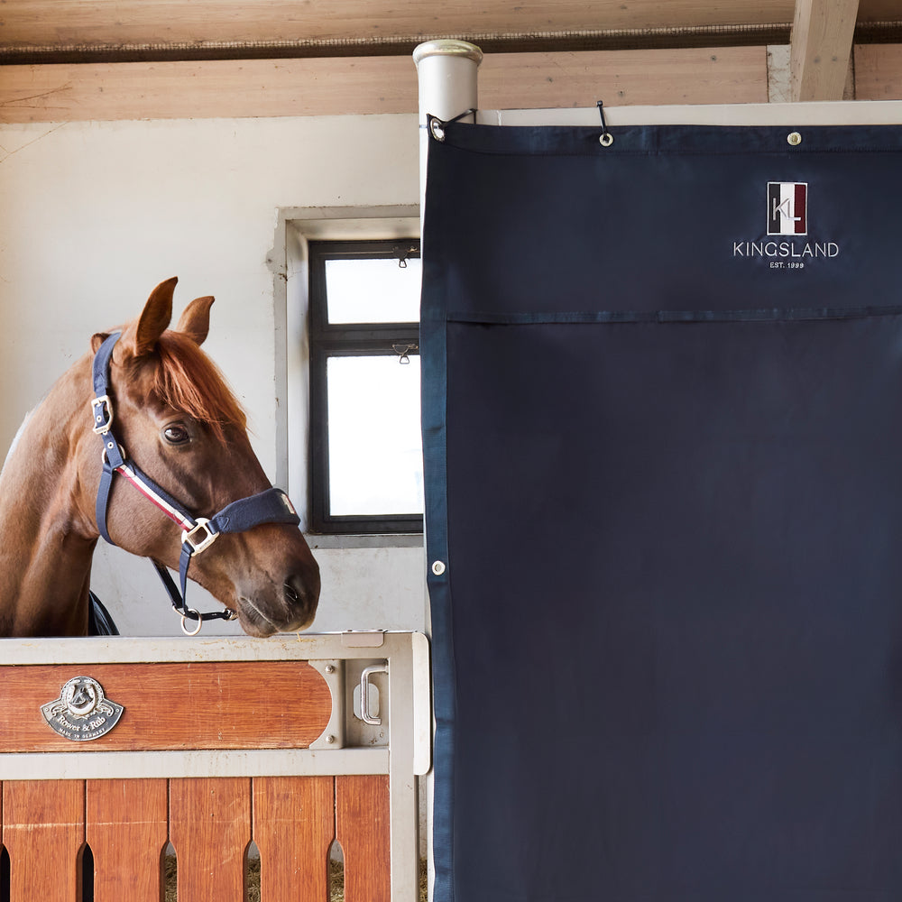 Classic Goes Black Stable Curtain